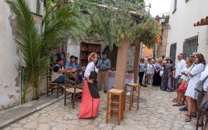 privat:-el-grup-mutis-de-begur-estrena-una-havanera-dedicada-al-millenari-del-castell-amb-la-fira-d’indians