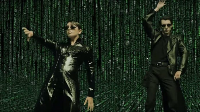 charli-xcx-i-troye-sivan-units-de-nou-a-‘2099’ charli-xcx-i-troye-sivan-units-de-nou-a-‘2099’