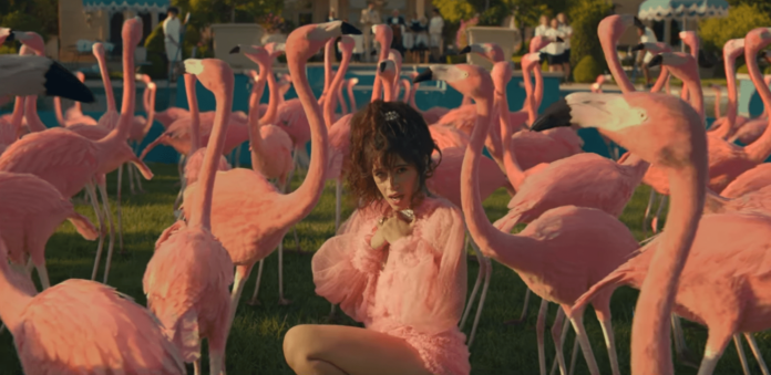 camila-cabello-estrena-video-de-‘liar’,-el-mateix-dia-que-morreja-a-shawn-mendes