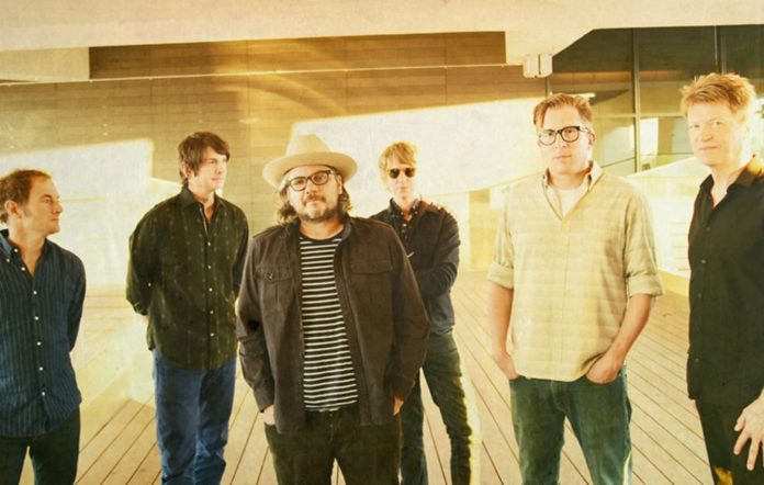 wilco-presenten-‘everyone-hides’