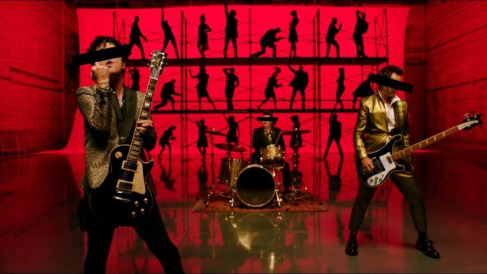 green-day-presenten-el-video-de-‘father-of-all…’