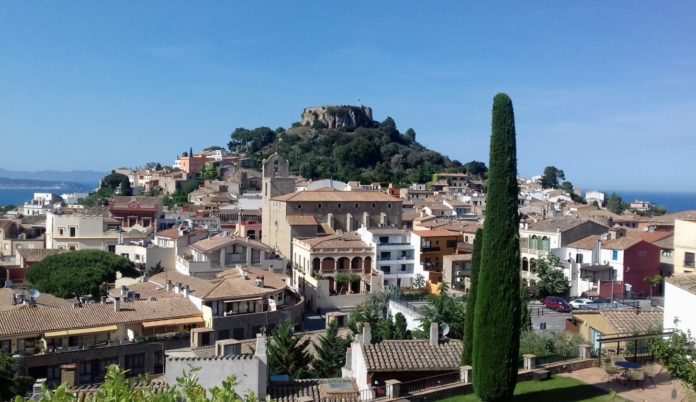 privat:-el-ple-de-begur-suspen-durant-un-any-les-llicencies-d’habitatges-d’us-turistic
