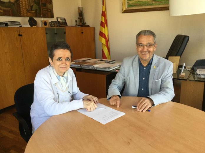 privat:-l’ajuntament-de-palafrugell-renova-el-seu-suport-a-la-fundacio-tom-sharpe