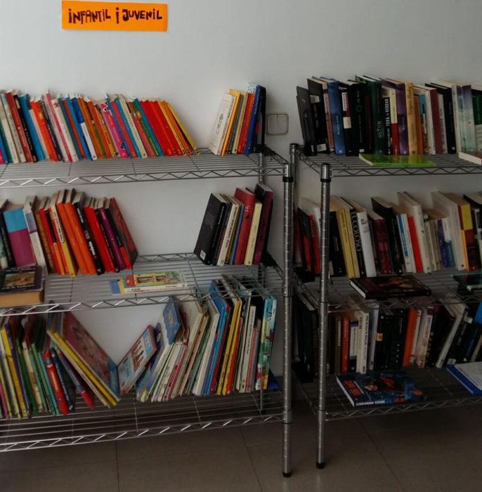 privat:-el-local-polivalent-d’esclanya-posa-en-marxa-un-punt-d’intercanvi-de-llibres
