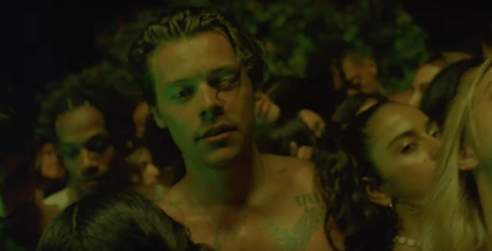 harry-styles-es-despulla-a-‘lights-up’ harry-styles-es-despulla-a-‘lights-up’