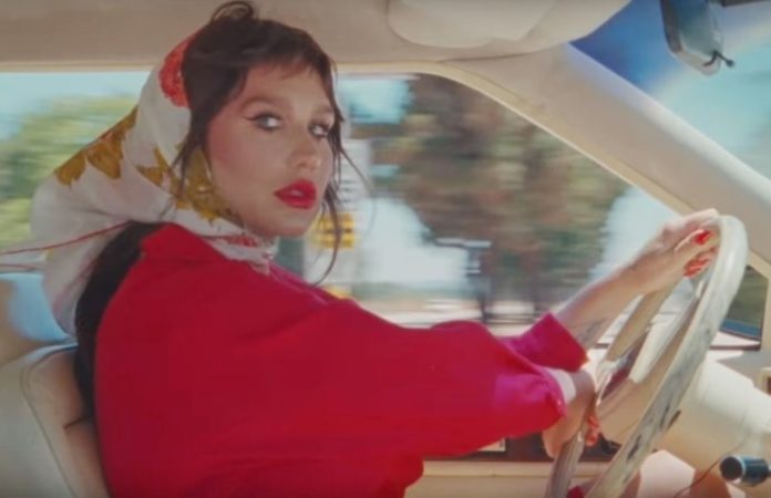 kesha-torna-al-pop-amb-‘raising-hell’