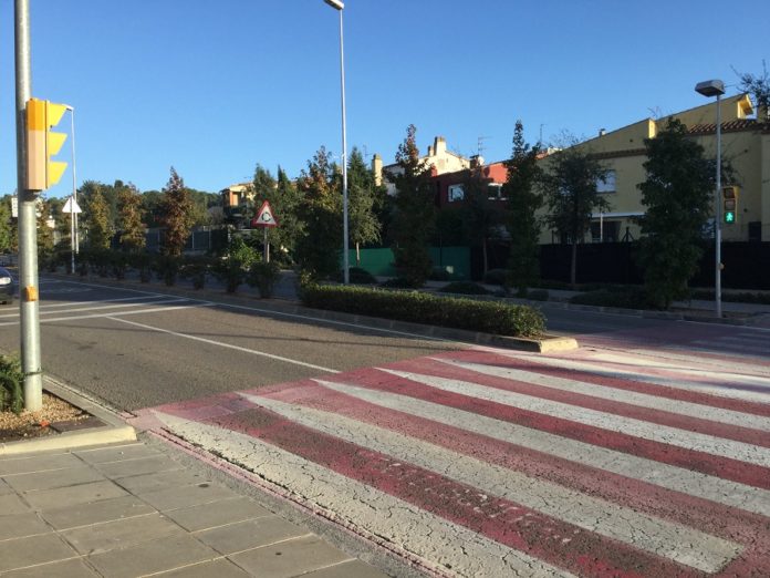 privat:-palafrugell-installa-el-primer-semafor-intelligent-destinat-per-a-la-seguretat-de-les-persones-invidents