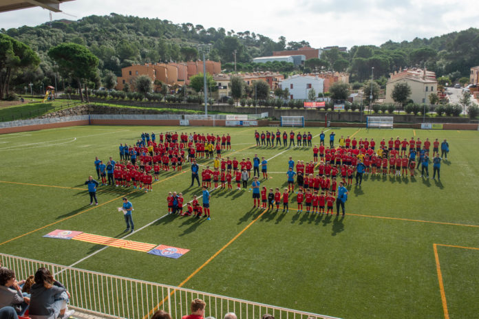 privat:-la-fundacio-esportiva-begur-presenta-els-seus-equips-de-futbol-davant-l’aficio