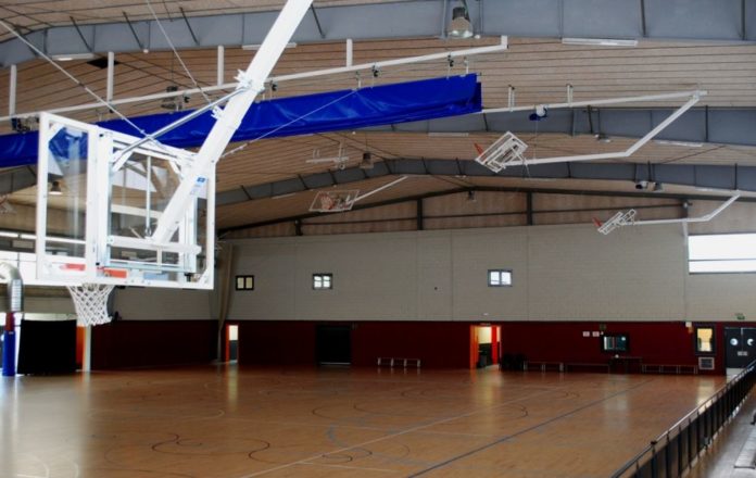 privat:-el-pavello-de-santa-cristina-ja-disposa-de-tres-pistes-transversals-de-basquet