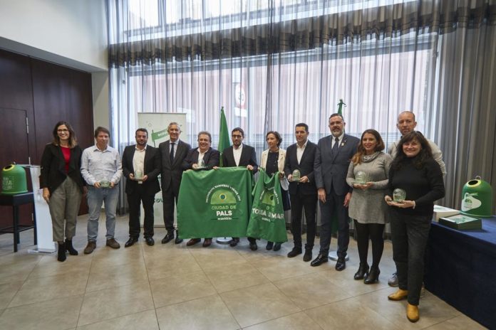 representantes-de-los-8-municipios-galardonados-en-el-movimiento-banderas-verdes-de-ecovidrio-en-girona-1139735