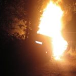 Cotxe en flames al camí de Tamariu al Far de Sant Sebastià | Imatge de l’Ajuntament de Palafrugell