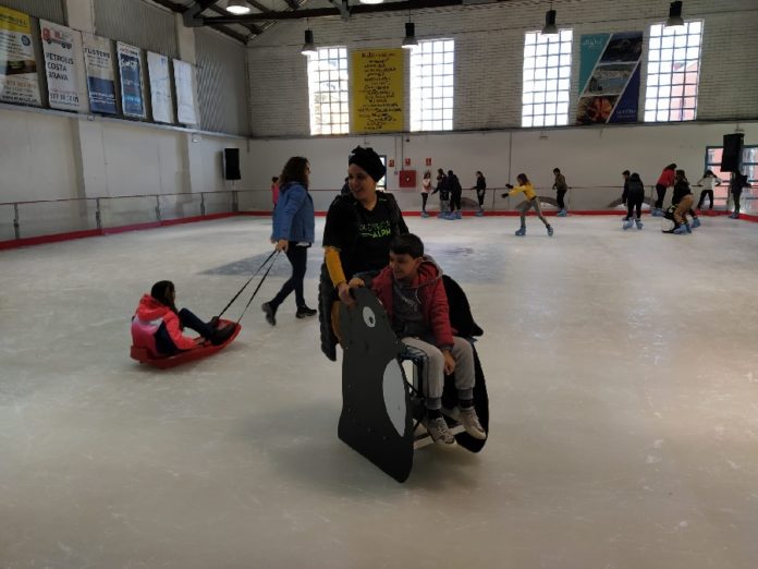 privat:-la-pista-de-gel-es-converteix-en-accessible-per-a-persones-invidents-i-amb-discapacitats-fisiques privat:-la-pista-de-gel-es-converteix-en-accessible-per-a-persones-invidents-i-amb-discapacitats-fisiques