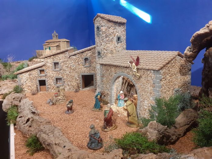 privat:-lluis-brias,-palafrugellenc-de-l’any,-exposa-els-seus-pessebres-al-museu-del-suro-i-al-teatre-municipal