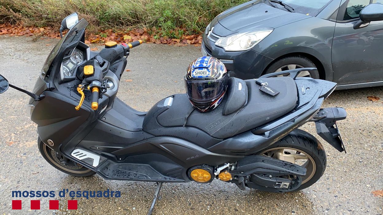 Motocicleta dels detinguts amb marihuana a Sant Feliu de Guíxols | Imatge dels Mossos d'Esquadra
