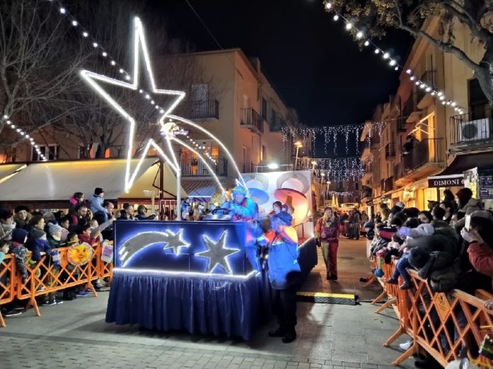 privat:-milers-de-nens-i-nenes-omplen-els-carrers-de-palafrugell-i-el-port-de-llafranc-per-donar-la-benvinguda-als-reis-d’orient privat:-milers-de-nens-i-nenes-omplen-els-carrers-de-palafrugell-i-el-port-de-llafranc-per-donar-la-benvinguda-als-reis-d’orient