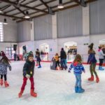 privat:-la-pista-de-gel-atrau-mes-de-5.000-patinadors-aquest-any,-una-xifra-lleugerament-superior-a-la-de-l’any-passat