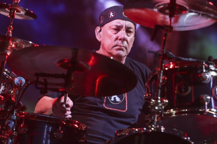 mor-el-llegendari-bateria-de-rush,-neil-peart mor-el-llegendari-bateria-de-rush,-neil-peart