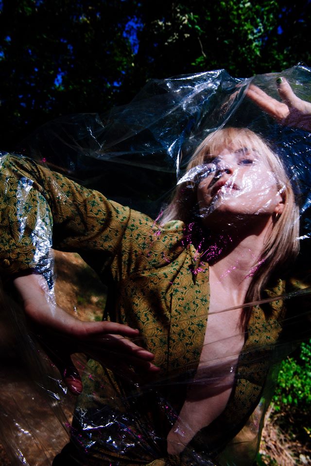 hayley-williams-estrena-‘simmer’