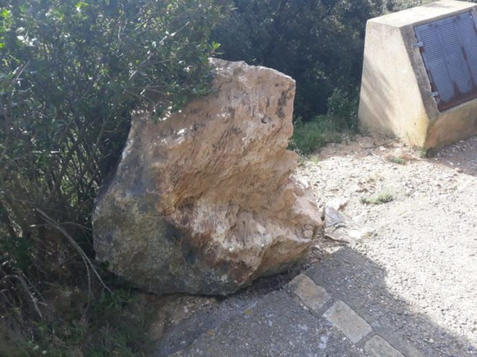 privat:-l’acces-al-castell-de-begur-queda-tallat-fins-a-nou-avis-per-una-esllavissada