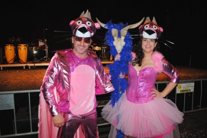 privat:-el-rei-de-les-dues-cues-i-rosa-queen-tra-tra