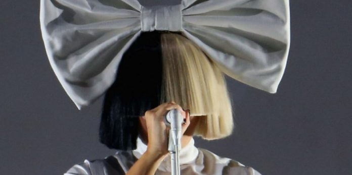 sia-debutara-com-a-directora-i-despres-publicara-dos-discs