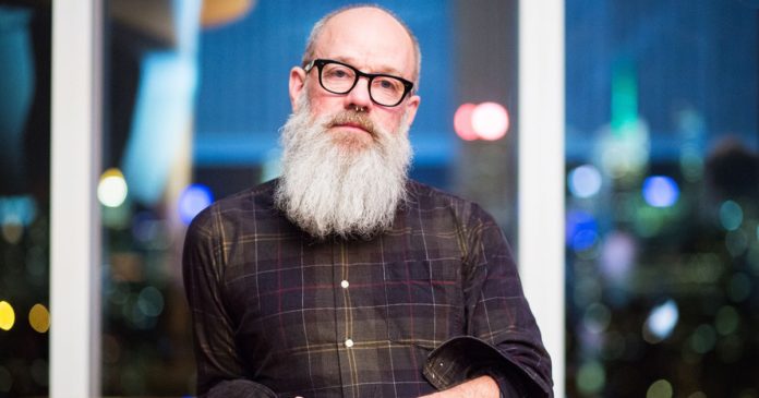 michael-stipe-estrena-des-del-confinament-‘no-time-for-love-like-now’