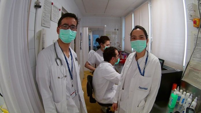 Infermers amb mascaretes als centres sanitaris del Baix Empordà durant la pandèmia del coronavirus | Imatge d'Àngels Larrabeti