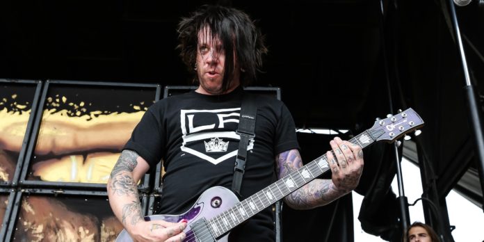 mor-als-35-anys-el-guitarrista-derek-jones