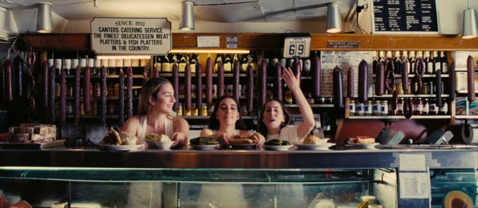 haim-avancen-la-sortida-del-seu-nou-disc-i-estrenen-‘i-know-alone’