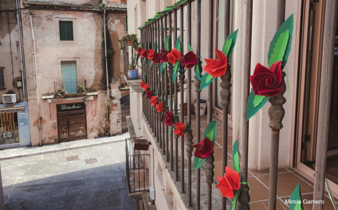 Sant Jordi 2020 en confinament a la Bisbal | Imatge compartida pel consistori Sant Jordi 2020 en confinament a la Bisbal | Imatge compartida pel consistori