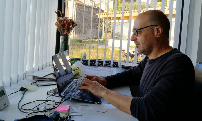 Xavier Pereras, teletreball des de casa per l'Ajuntament de Palafrugell | Imatge de l'Ajuntament