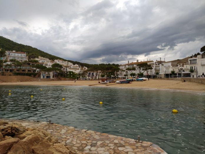 privat:-la-bandera-blava-torna-a-onejar-a-les-platges-de-palafrugell privat:-la-bandera-blava-torna-a-onejar-a-les-platges-de-palafrugell