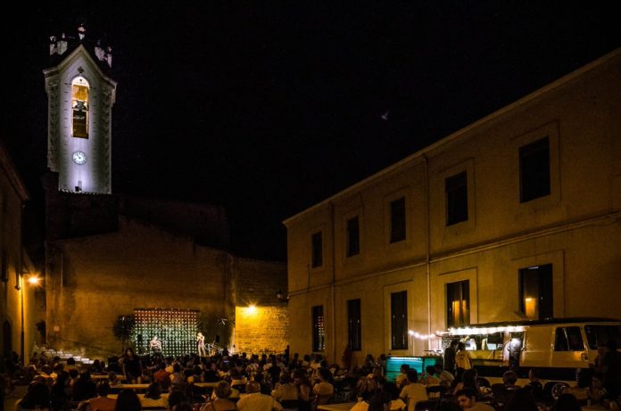 vespres sota el campanar