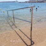 privat:-sant-feliu-de-guixols-ja-ha-collocat-les-baranes-a-les-platges