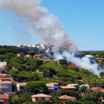 privat:-[incendi-controlat,-informen-els-bombers]-incendi-en-una-zona-boscosa-de-la-carretera-de-palamos
