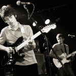 arctic-monkeys-engeguen-una-campanya-de-crowdfunding-per-ajudar-a-les-sales-de-concerts
