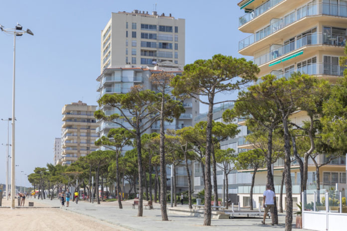 Pla general del passeig marítim de Platja d'Aro el 7 de setembre de 2020 Passeig Platja d'Aro