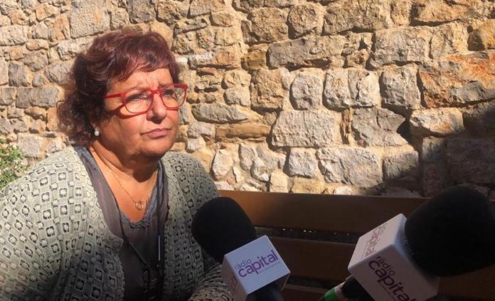 Dolors Bassa durant una entrevista a Ràdio Capital de l'Empordà a Torroella de Montgrí | Agost 2020 1
