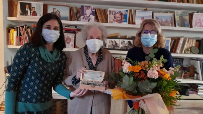 privat:-l’ajuntament-ret-homenatge-a-teresa-juve-en-el-dia-del-seu-centenari teresa juve