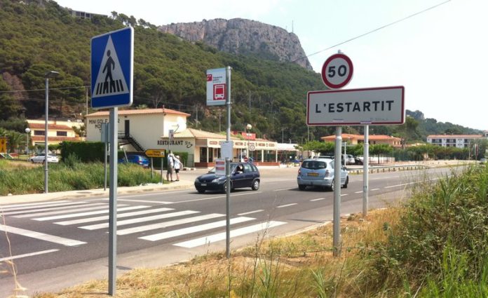 Rètol que assenyala Estartit