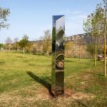 privat:-el-monolit-installat-al-parc-dels-estanys