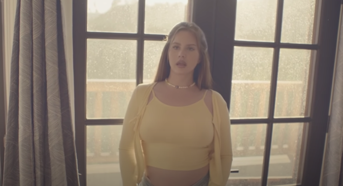 lana-del-rey-anuncia-el-seu-disc-“blue-banisters”-i-estrena-‘arcadia’ lana-del-rey-anuncia-el-seu-disc-“blue-banisters”-i-estrena-‘arcadia’