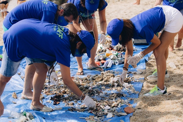 privat:-voluntaris-recullen-mes-de-300-kg-de-residus-a-les-platges-de-calella-i-llafranc privat:-voluntaris-recullen-mes-de-300-kg-de-residus-a-les-platges-de-calella-i-llafranc