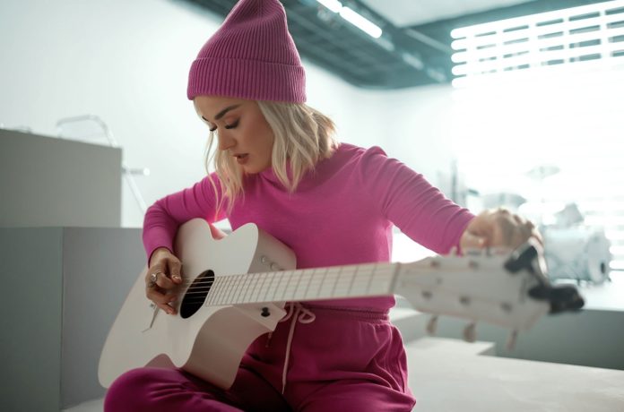 katy-perry-versiona-‘all-you-need-is-love’-per-un-anunci