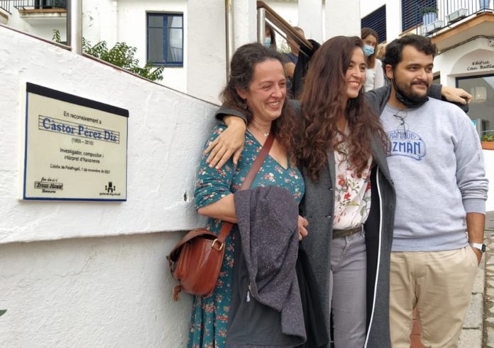 privat:-s’inaugura,-a-la-placa-del-port-bo-de-calella,-una-placa-que-recorda-la-figura-de-castor-perez privat:-s’inaugura,-a-la-placa-del-port-bo-de-calella,-una-placa-que-recorda-la-figura-de-castor-perez