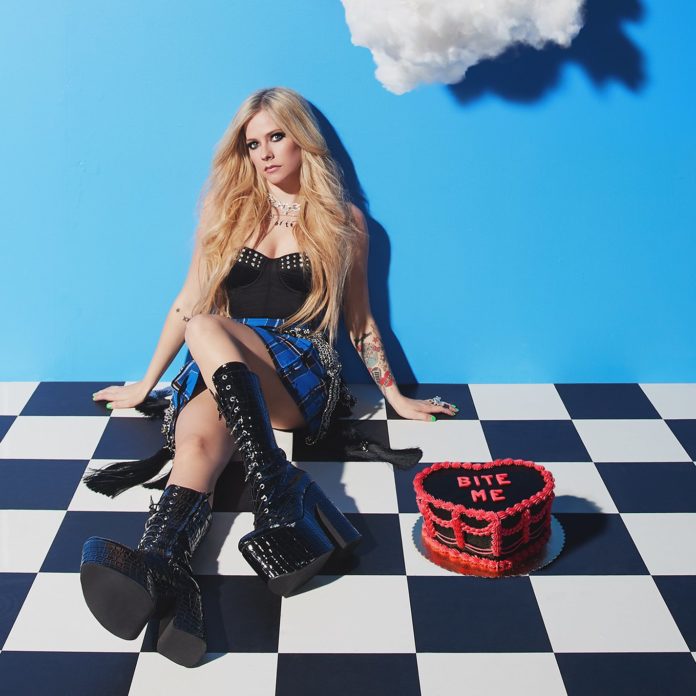 avril-lavigne-presenta-‘bite-me’-on-retorna-al-seu-so-pop-punk