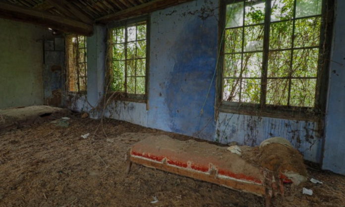 privat:-‘urbex,-descobrint-el-buit-del-temps’,-l’exposicio-al-centre-civic-vilartagues-de-la-fotografa-ganxona-zayas-levan