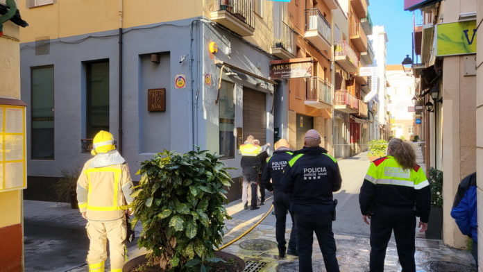 privat:-incendi-en-una-vivenda-del-carrer-especiers-de-sant-feliu-sense-ferits