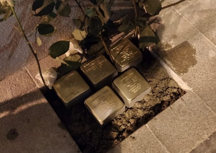 privat:-palafrugell-col•loca-5-llambordes-stolpersteine-en-record-dels-deportats-del-municipi-als-camps-de-concentracio-nazis