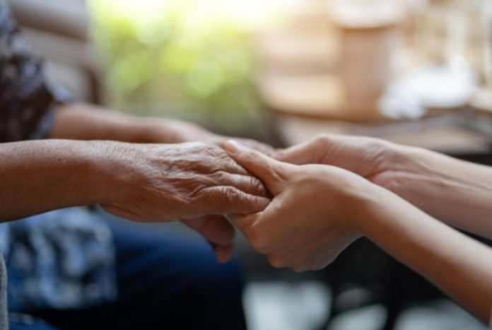 privat:-l’ajuntament-de-begur-i-caritas-reforcen-la-cobertura-a-infants,-joves-i-gent-gran